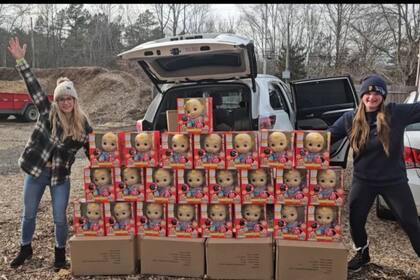 Julia Matthews-Reszler comparte en redes con alegría los elementos que encuentran (Facebook Trash Monsters)