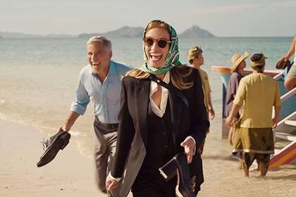 Julia Roberts y George Clooney, en una escena de Pasaje al paraíso