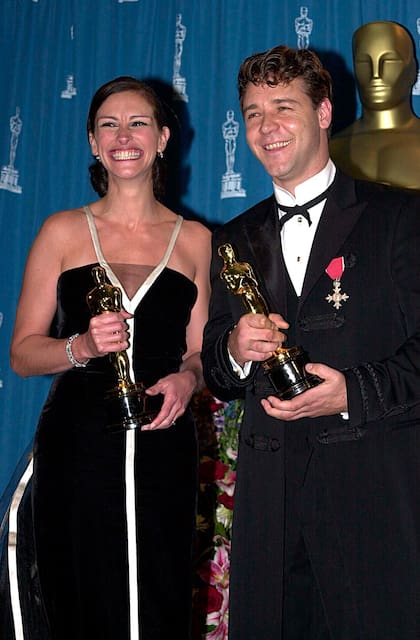 Julia Roberts y Russell Crowe ganaron el Oscar el mismo año: 2000; la actriz lo obtuvo por Erin Brockovich y el actor, por Gladiador; cuatro años antes, Crowe tuvo un fallido casting para ser el galán de La boda de mi mejor amigo