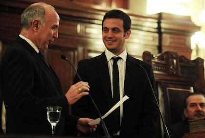 Julián Álvarez al tomar juramento en 2013 ante el juez de la Corte, Ricardo Lorenzetti