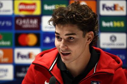 Julián Alvarez, descontracturado en la previa