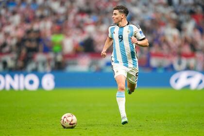 Julián Álvarez durante el partido entre Argentina y Croacia por semifinales de la Copa del Mundo