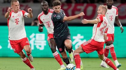 Julián Álvarez en el encuentro amistoso de Manchester City ante Bayern Munich en Tokio