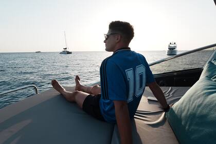 Julián Álvarez en modo Diego Maradona: la espectacular camiseta retro de la selección que lució en sus vacaciones. Foto/Instagram: @juliaanalvarez