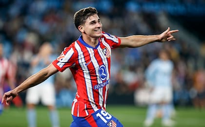 Julián Álvarez es titular en Atlético Madrid en el clásico contra Real Madrid, por La Liga de España