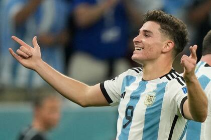 Julián Álvarez festeja uno de sus goles en el Mundial de Qatar: fue campeón con la Argentina