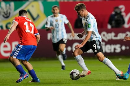 Julián Álvarez, la última gran aparición del fútbol argentino, se mantiene como una promesa en la selección