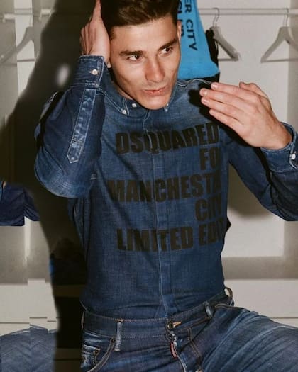 Julián Álvarez, modelo para una marca de ropa que se asoció con su club, Manchester City