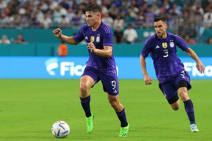 Julián Álvarez se sumó al ataque en el segundo tiempo; Tagliafico se mostró como opción por su lateral