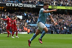 Manchester City apabulló a Liverpool con un Julián Álvarez fundamental al que Guardiola llenó de elogios