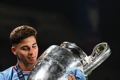 Julián Alvarez y la Champions League lograda este sábado con Manchester City