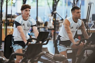 Dos titulares volvieron a trabajar con normalidad y la selección recupera soldados en la cuenta regresiva al Mundial