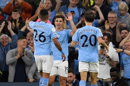 Julián Álvarez ya acumula dos tantos en la Premier League con la camiseta de Manchester City