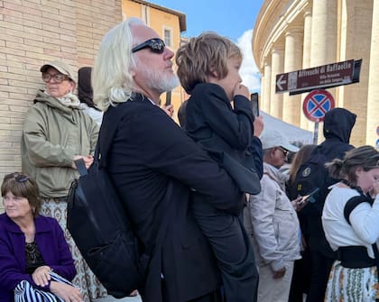 Julian Assange en el funeral del papa Francisco.