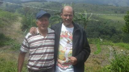 Julián Cabrera crea toda una producción de café que involucre la mano de discapacitados desde el campo hasta el estante en la tienda.