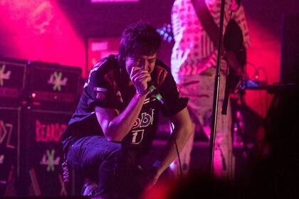 Julian Casablancas volvió a Buenos Aires con el falsete distorsionado que explota con los The Voidz
