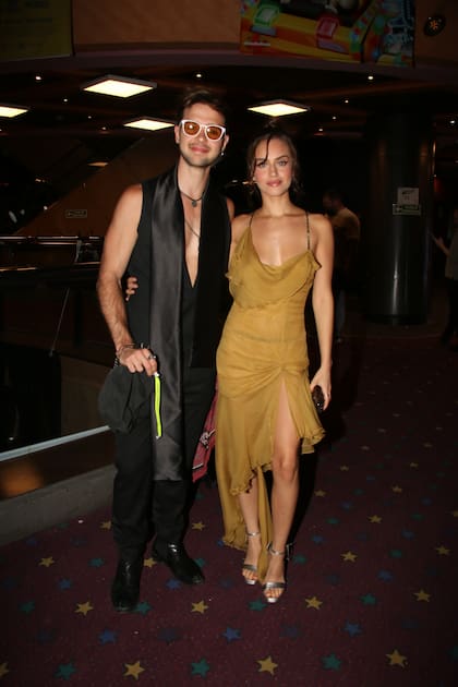 Julián Cerati, el actor que le da vida a Pipo Cipolatti en el film, posó junto a Ornella D'Elia, la protagonista de la historia de amor