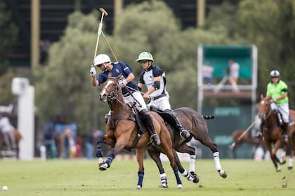 Julián De Lusarreta y Juan Britos, en el encuentro de La Dolfina PR y La Ensenada en Palermo.