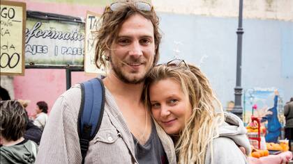 Julián Jigena y Jenny Modim (Suecia) visitan Caminito en La Boca