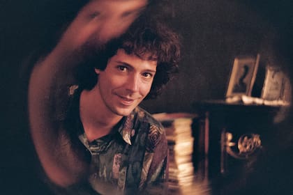 Julián Kartún, como Luis Alberto Spinetta