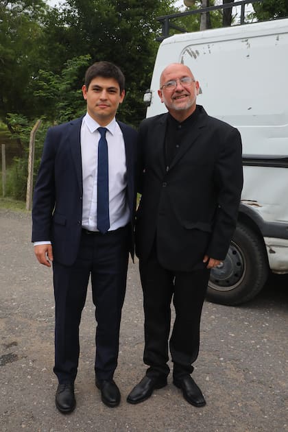 Julián Lezcano y el Padre Carlos Caballero, amigo de la novia
