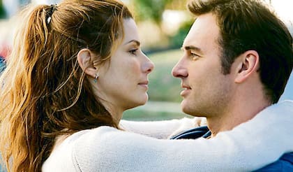 Julian McMahon y Sandra Bullock en Premonición