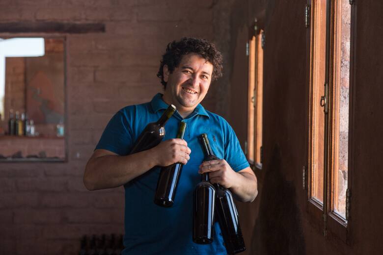 Doña Nelly: la mujer que transformó Aicuña con empanadas y vino casero