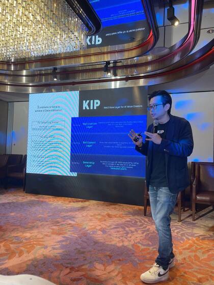 Julian Peh, exponiendo sobre KIP Protocol