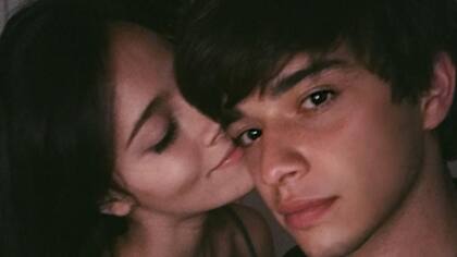 Julián Serrano hizo una broma y su mamá y su suegra se dieron por aludidas