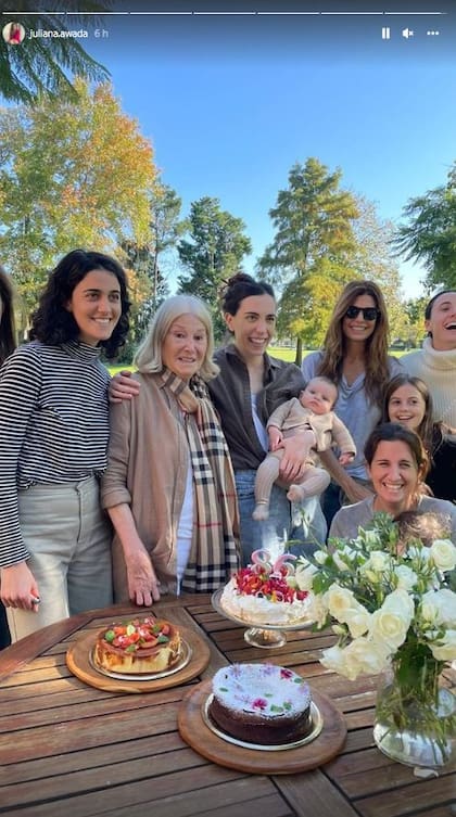 Juliana Awada festejó el cumpleaños de su mamá, Elsa “Pomi” Baker, junto con su familia.