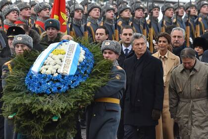 Hubo minuto de silencio; desfiló una guardia de honor y una banda militar ejecutó un tema emblemático ruso