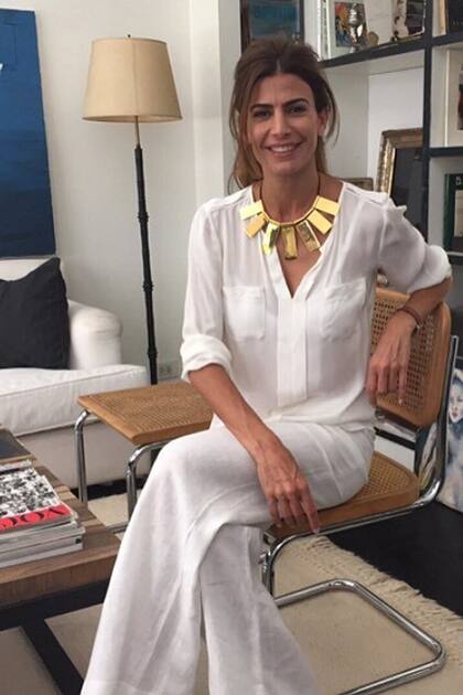 Juliana Awada también acompaña sus looks con joyas de Aracano