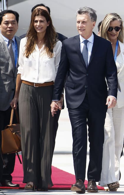 Juliana Awada y Mauricio Macri, en su llegada a China