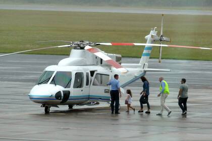 Juliana Awada y su hija Antonia regresan a Buenos Aires después de unas vacaciones en Punta del Este