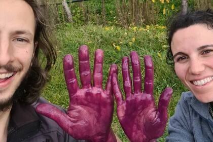 Juliana es enóloga y Felipe, ingeniero agrónomo.