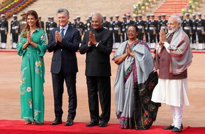 Juliana impactó con un vestido verde floreado en su primera aparición oficial, donde ella y el Presidente Mauricio Macri se encontraron con el presidente de India, el primer ministro y su esposa.