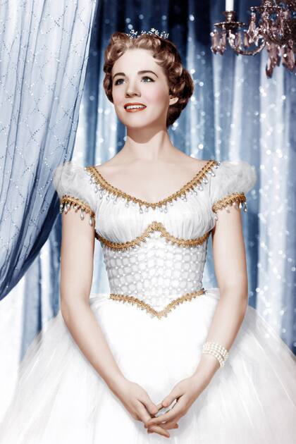 Julie Andrews, a los 21 años, en La Cenicienta de 1957 que batió récords