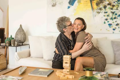 “Julie me ha pegado con el palo de amasar, me ha atrapado en todo tipo de situaciones… Pero la familia es como un club, donde hay peleas, pero el día del partido todos patean para el mismo lado”