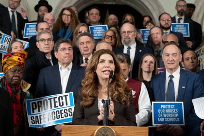 Julie Menin presentó propuestas de ley contra los crímenes de odio