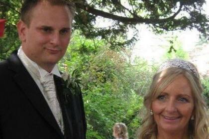 Julie se casó con Paul casi el mismo día de la boda de Paul con su Lauren, pero cinco años después