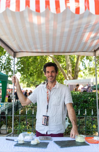 Julien Baudet en su puesto de Villa Las Rosas.