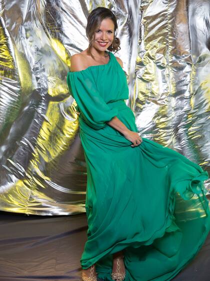Julieta Ortega eligió un diseño verde esmeralda de Adrián Brown