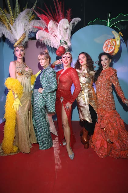 Julieta Cardinali y Dolores Fonzi posan divertidas.