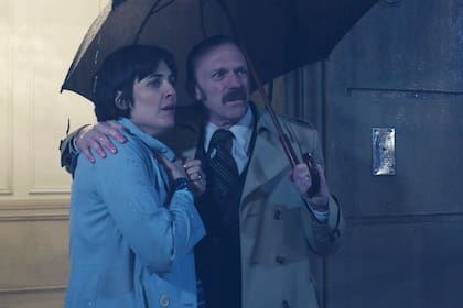 Julieta Díaz y Federico D'Elía, dos de las figuras del amplio elenco de ATAV 2, en el episodio inicial de la novela 