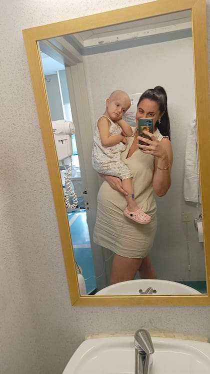 Julieta estaba embarazada de su tercera hija cuando recibió el diagnostico de leucemia de Amelia