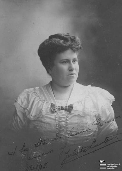 Julieta Lanteri, en un retrato dedicado a Cecilia Grierson
