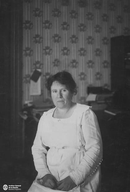 Julieta Lanteri, primera mujer que logró votar en Argentina y América Latina, fundadora y candidata por el Partido Feminista Nacional, 1932.