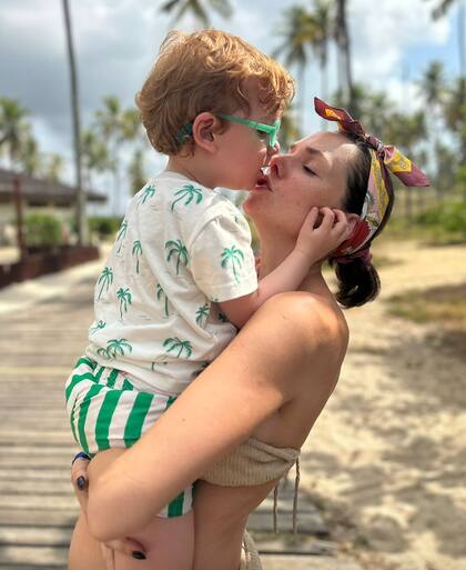 “¿Se puede amar más, hay más amor disponible, cuando uno cree que es lo máximo? La respuesta es que sí. Lo más sorprendente del amor es que siempre encuentra formas de multiplicarse. Ahora somos 4 y el mundo se transforma en una nueva aventura”, aseguró con emoción la actriz cuando anunció su embarazo