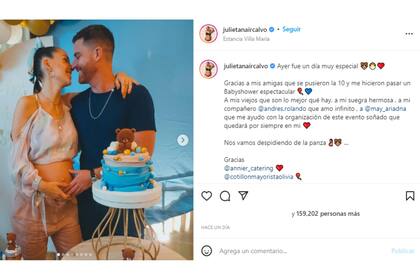 Julieta Nair Calvo junto a su pareja en el baby shower (Foto Instagram @julietanaircalvo)