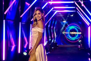 Julieta Poggio debió apelar al profesionalismo para que no se notara su incomodidad